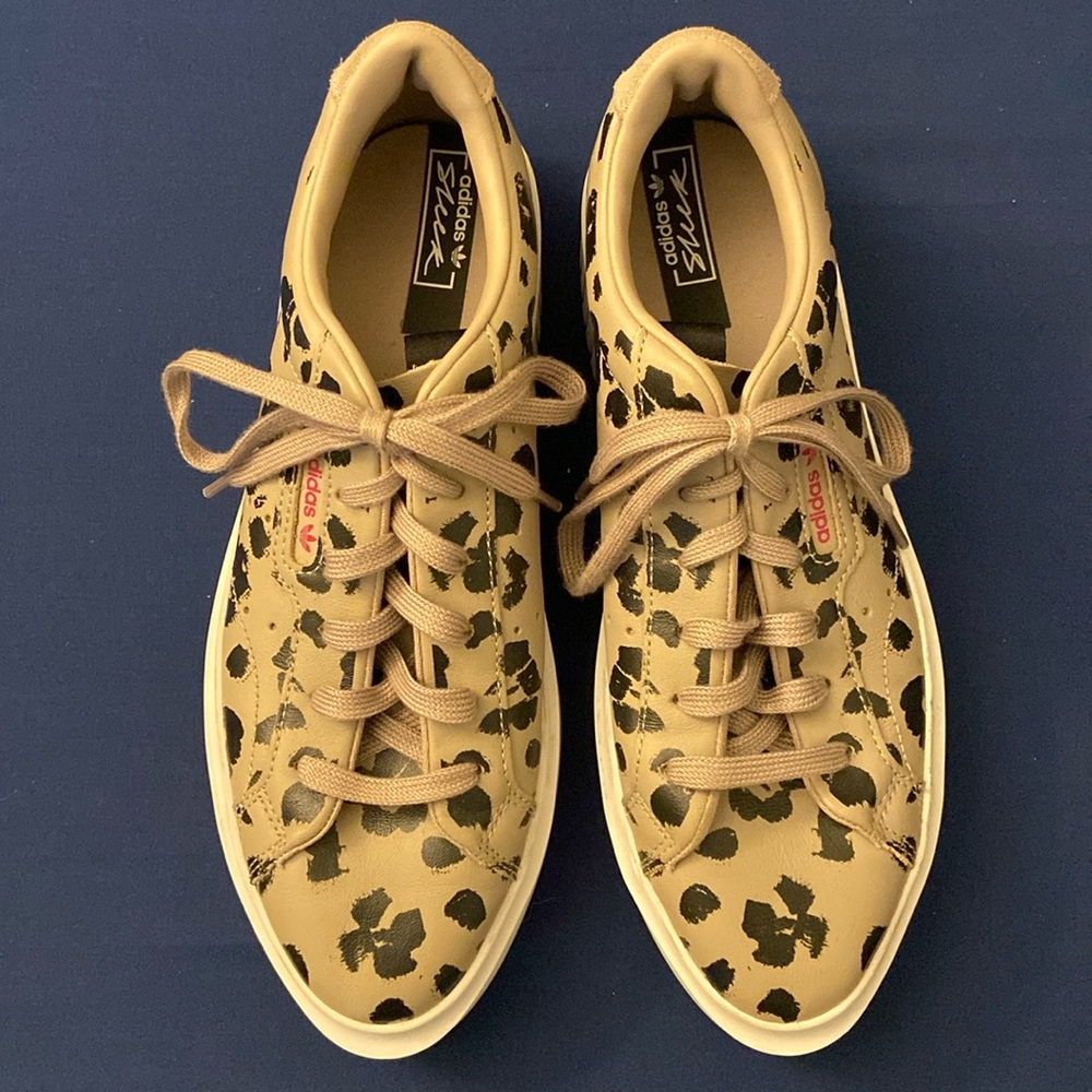 Adidas Sleek Women’s Fashion Sneakers Size 9